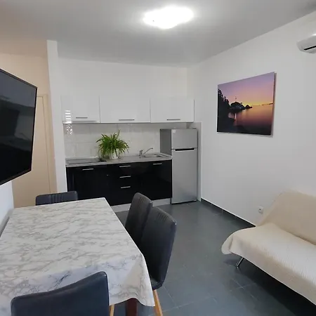 Apartment Zatonka 2 *